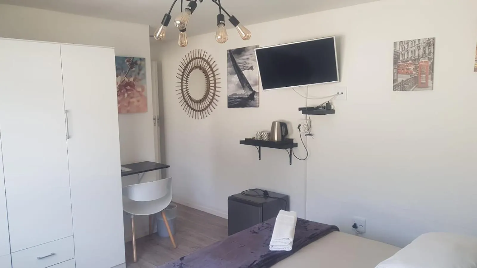 **  The Mountains Bed and Breakfast Κέιπ Τάουν Νότια Αφρική